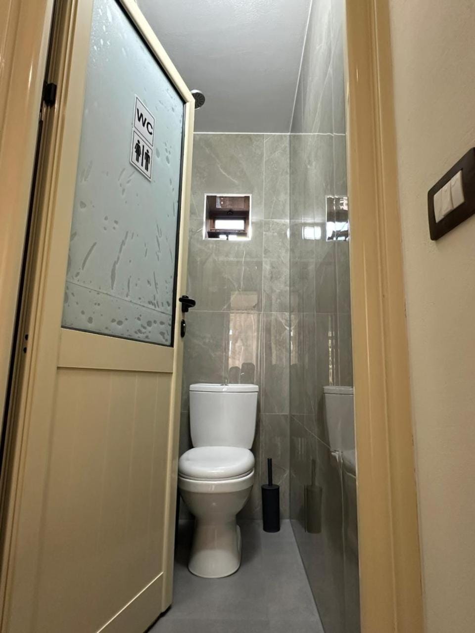 Shower, Toilet