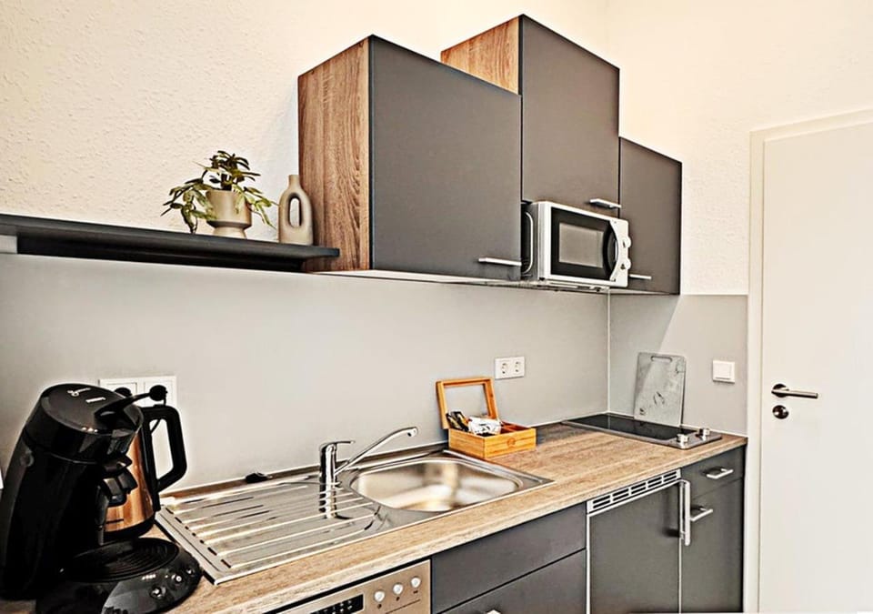 Coffee/tea facilities, Kitchen or kitchenette, minibar, stove