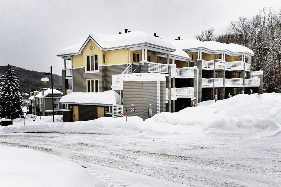 22#53 chemin du Hameau Studio Apartment in Quebec