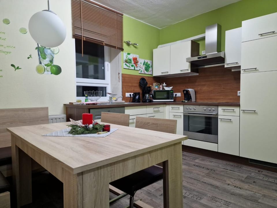 Kitchen or kitchenette, Dining area, dishwasher, minibar, pet friendly, stove