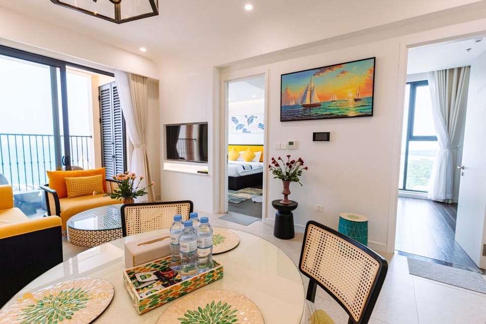 Communal lounge/ TV room, TV and multimedia, Living room, Seating area, Evening entertainment