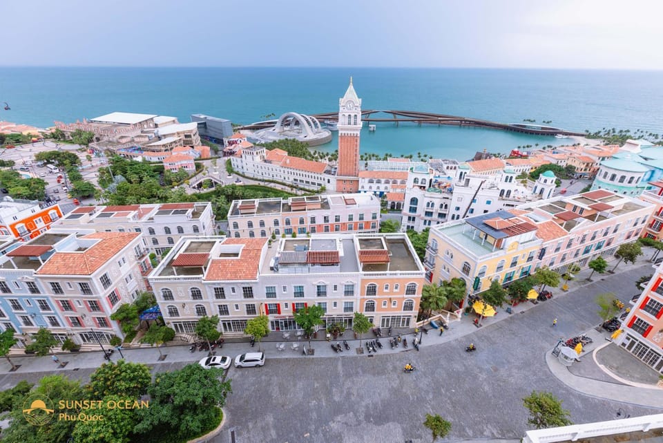 Property building, Nearby landmark, Day, Neighbourhood, Natural landscape, Bird's eye view, Beach, City view, Landmark view, Sea view, Street view, Location