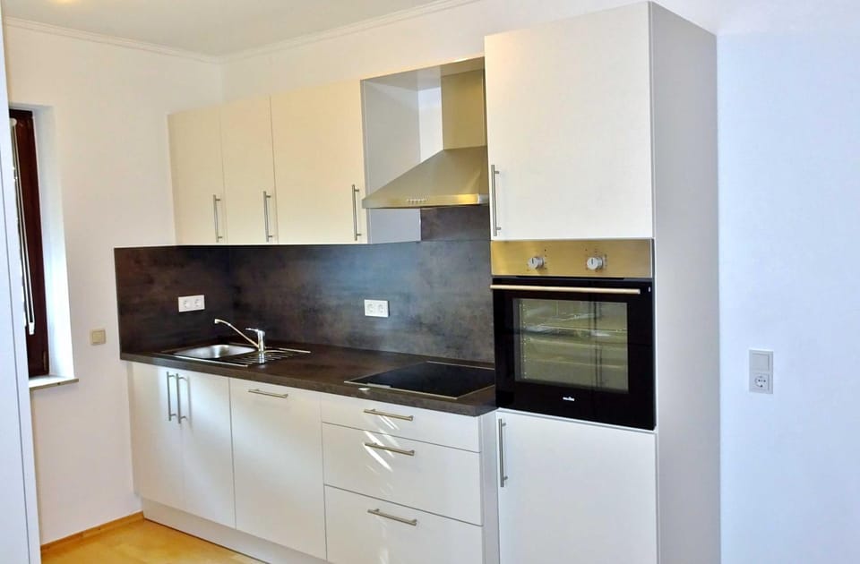Kitchen or kitchenette, pet friendly, stove