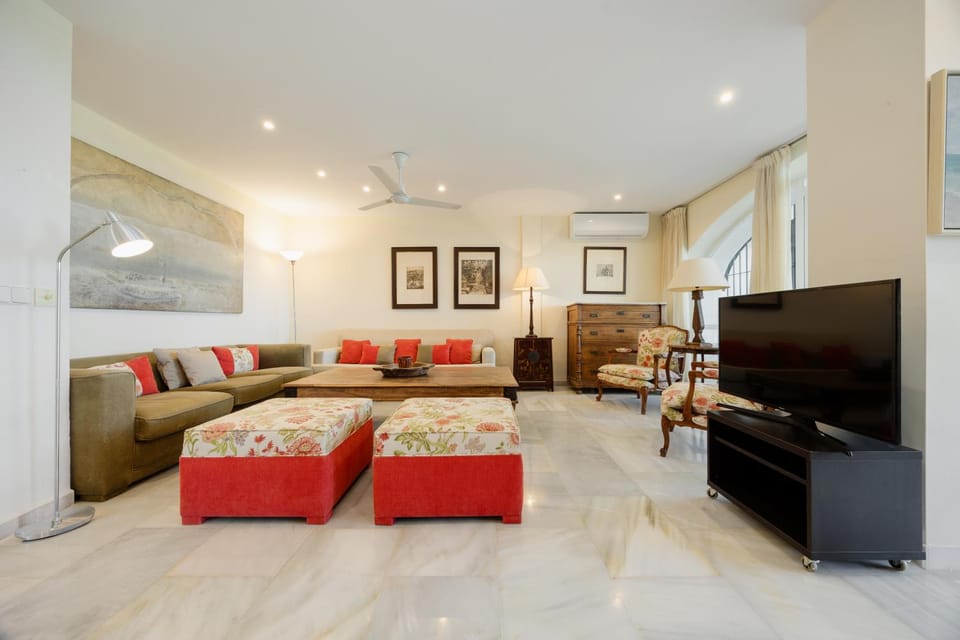 Communal lounge/ TV room, TV and multimedia, Living room, Photo of the whole room, Seating area, air conditioner