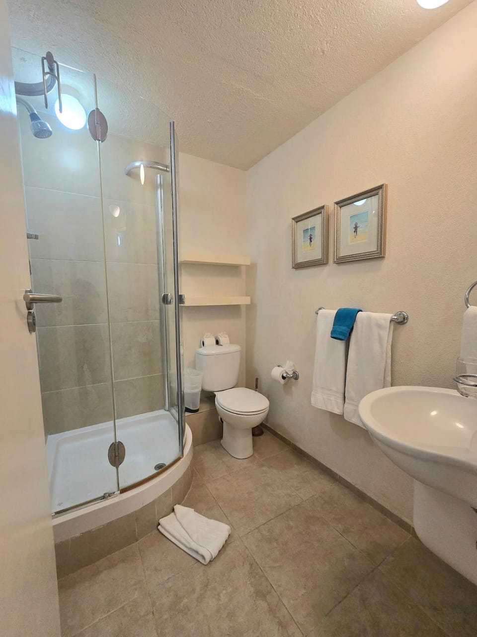5 St Lawrence Beach Condo Apartment in Oistins