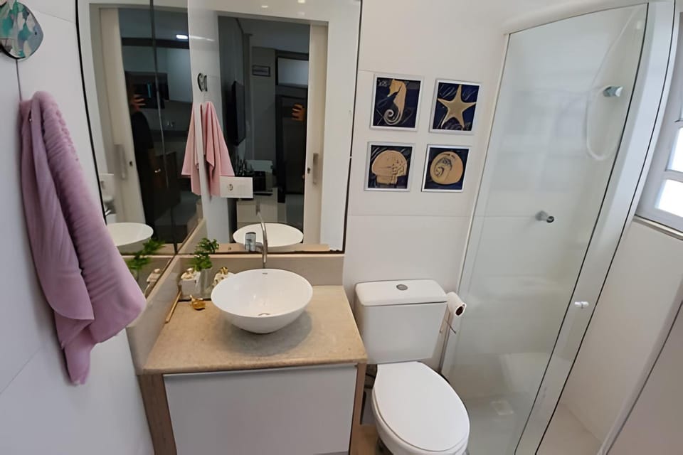Shower, Toilet