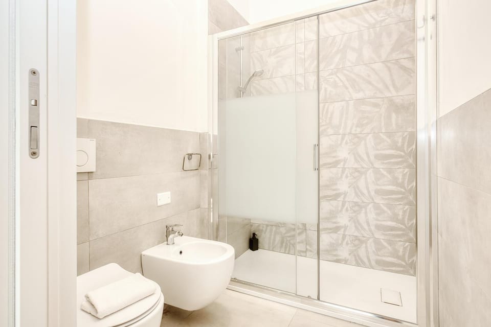 Shower, Toilet, bidet