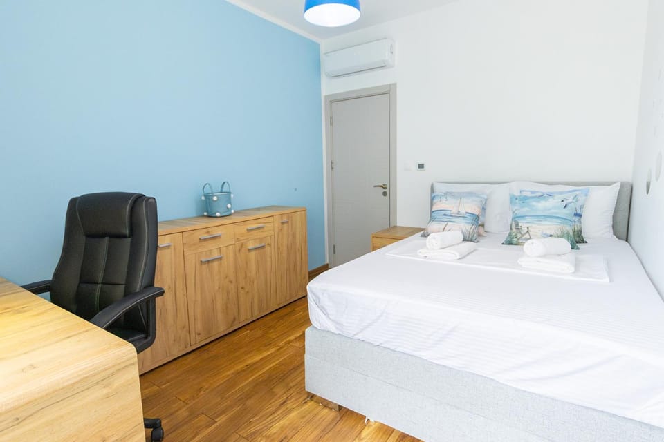 Bed, Photo of the whole room, Bedroom, wardrobe