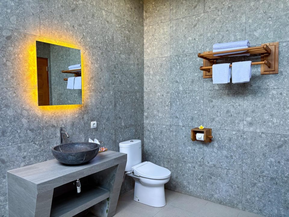 Toilet, Bathroom