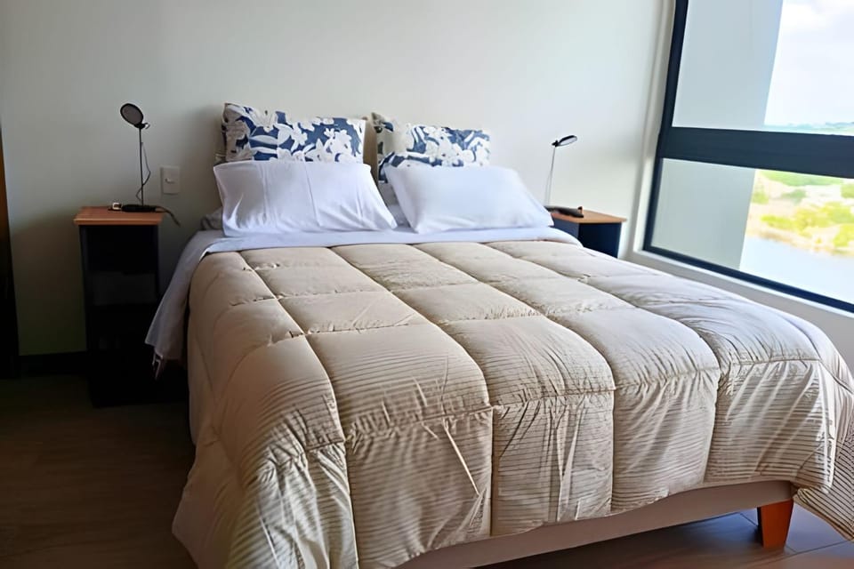Luxury 2B, stunning View 4 Blocks from walled City Apartment in Cartagena