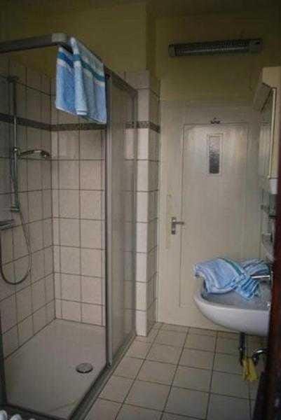 Shower, Bathroom, towels