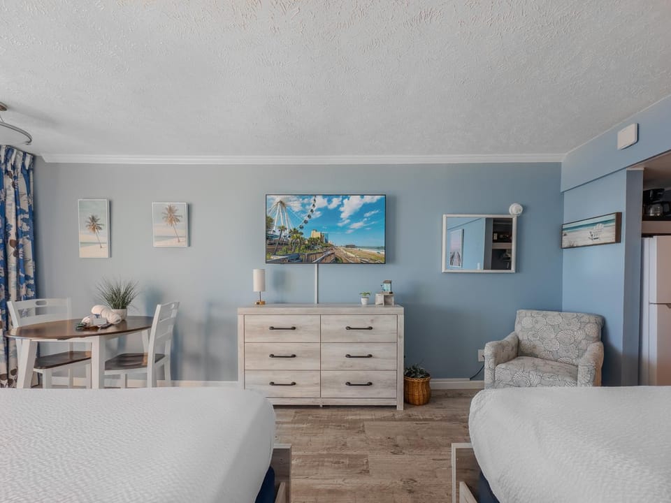 Beautifully Updated Double Queen Suite- Impeccable Oceanfront Views- Ocean Reef 702 House in Myrtle Beach