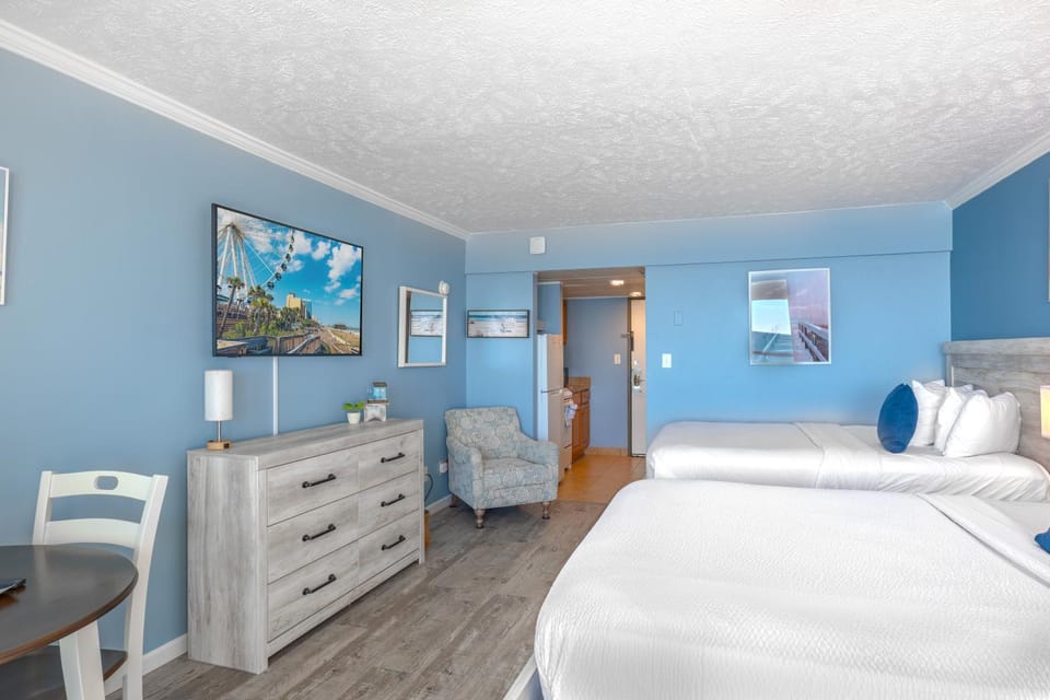 Beautifully Updated Double Queen Suite- Impeccable Oceanfront Views- Ocean Reef 702 House in Myrtle Beach