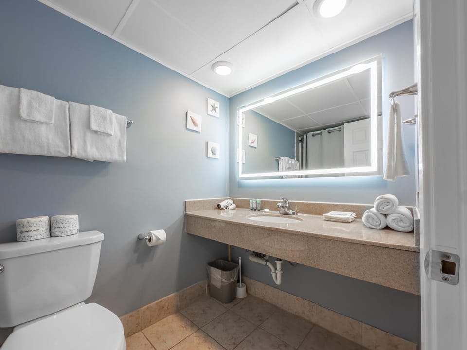 Beautifully Updated Double Queen Suite- Impeccable Oceanfront Views- Ocean Reef 702 House in Myrtle Beach