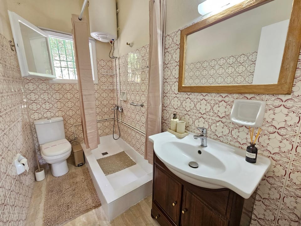 Shower, Toilet