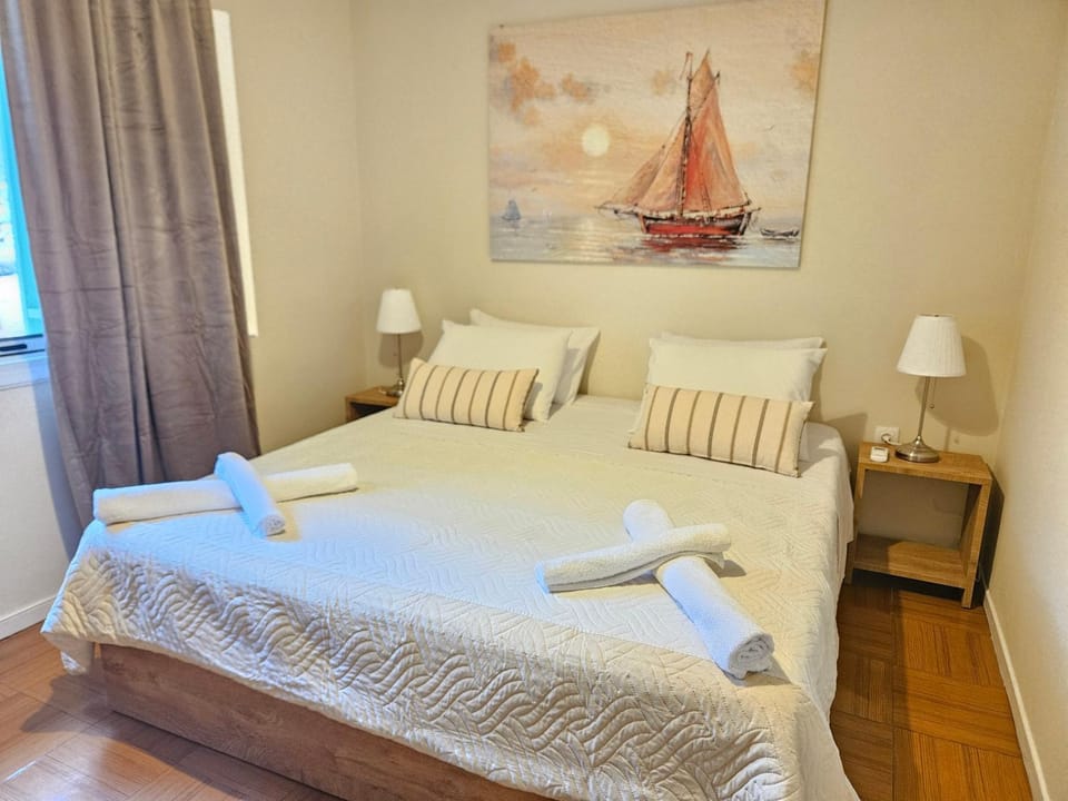 Bed, Photo of the whole room