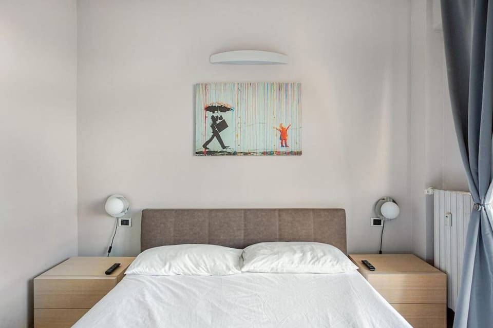 Bright Apartment with Canal Balcony Apartment in Milan