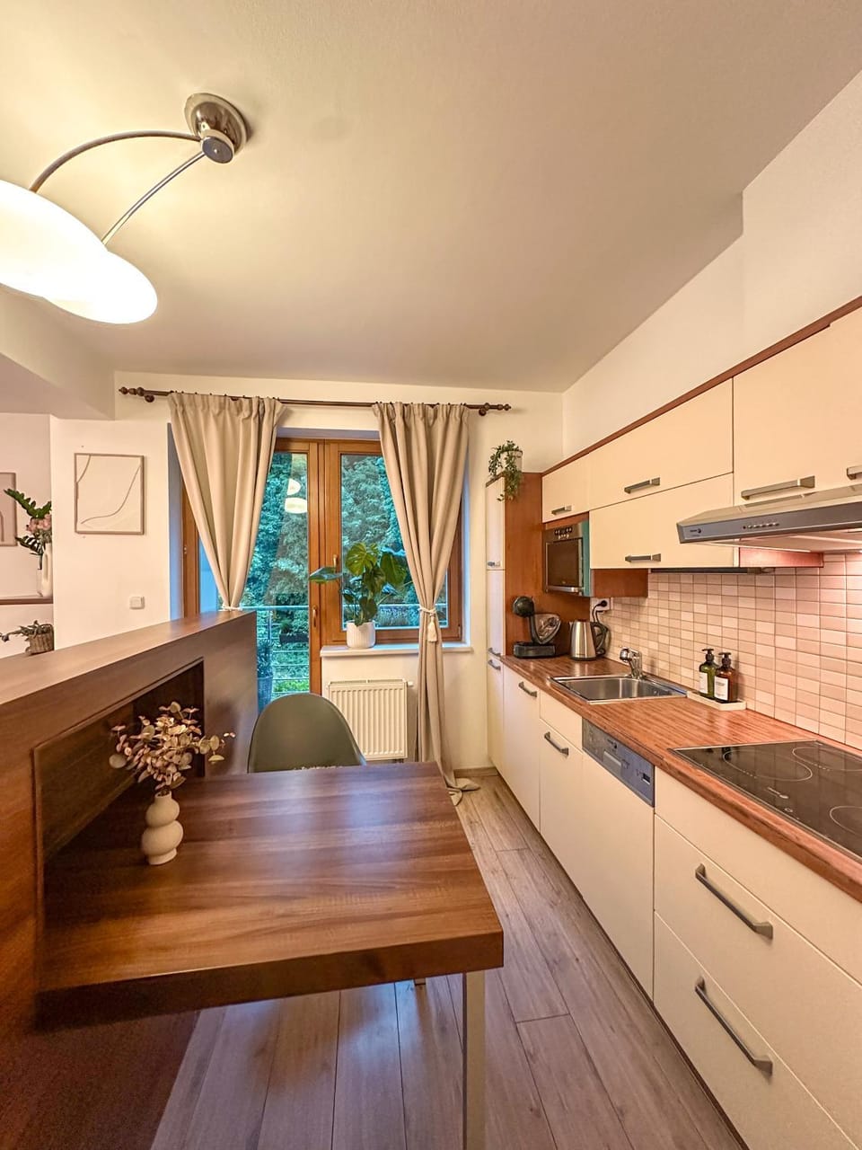 Kitchen or kitchenette, Dining area, dishwasher, stove