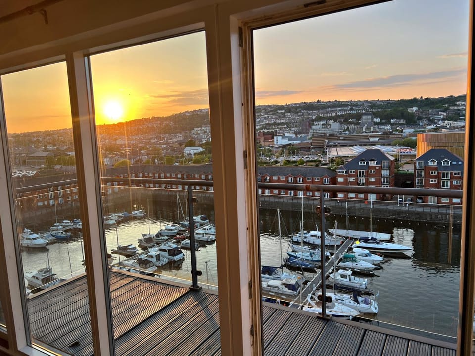 Marina Breeze Apartment in Swansea