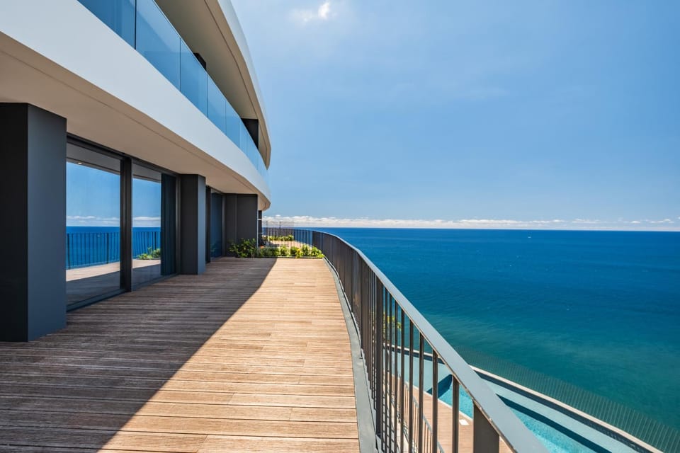 Property building, Facade/entrance, Off site