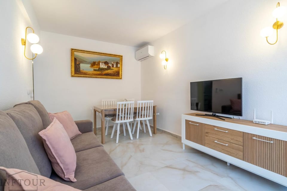 Communal lounge/ TV room, Living room, Dining area