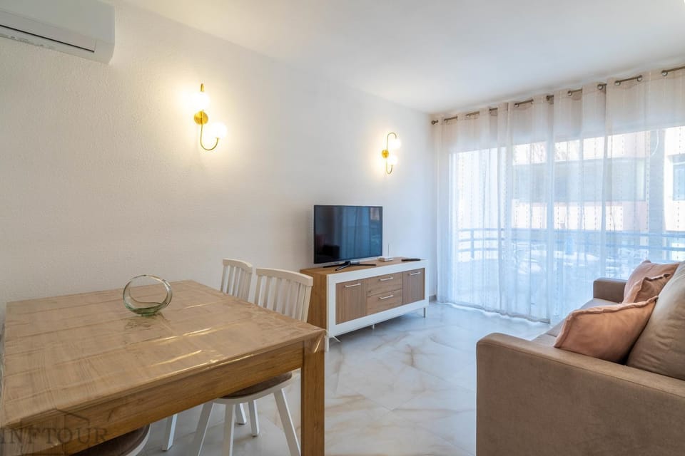 Communal lounge/ TV room, Living room, Dining area