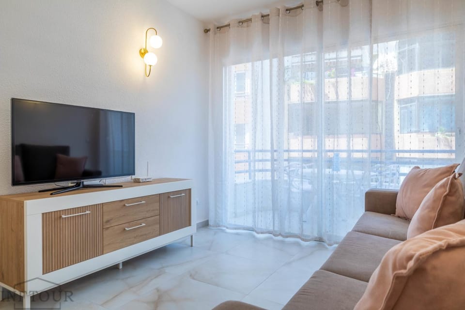Communal lounge/ TV room, Living room, Dining area