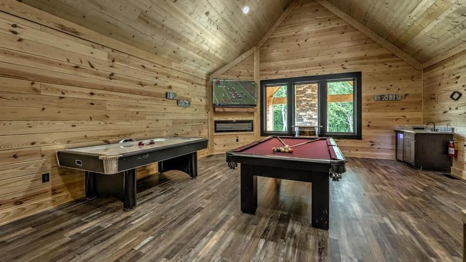Billiard, Game Room