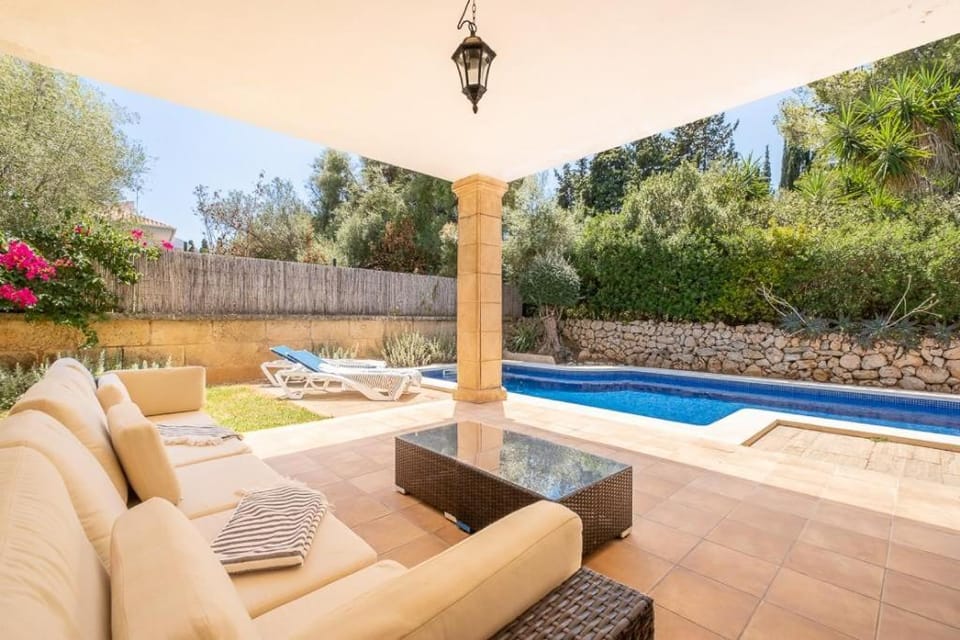 VILLA BEACH BELL LLoC Resort in Raiguer