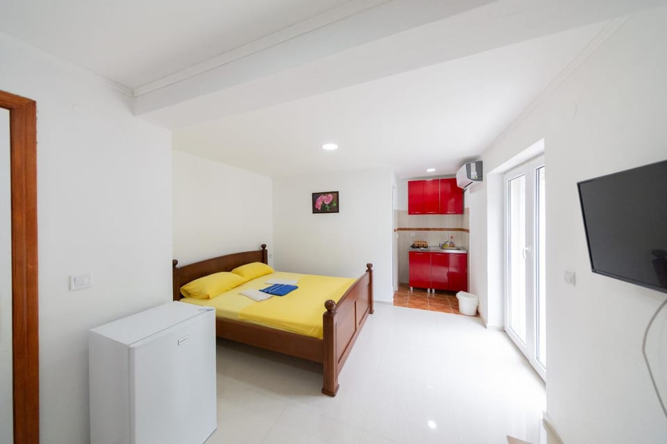 Bed, Evening entertainment