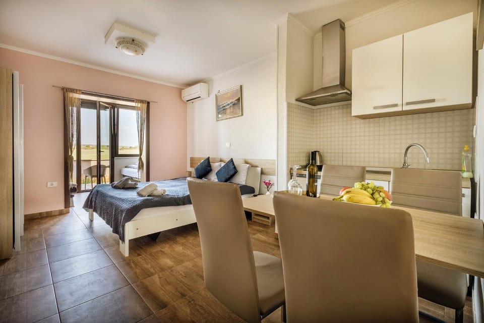 Kitchen or kitchenette, Photo of the whole room