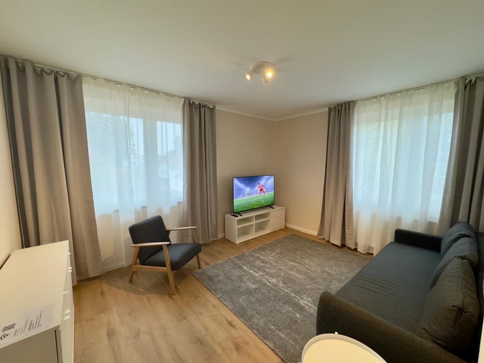 TV and multimedia, Living room, Seating area, Evening entertainment
