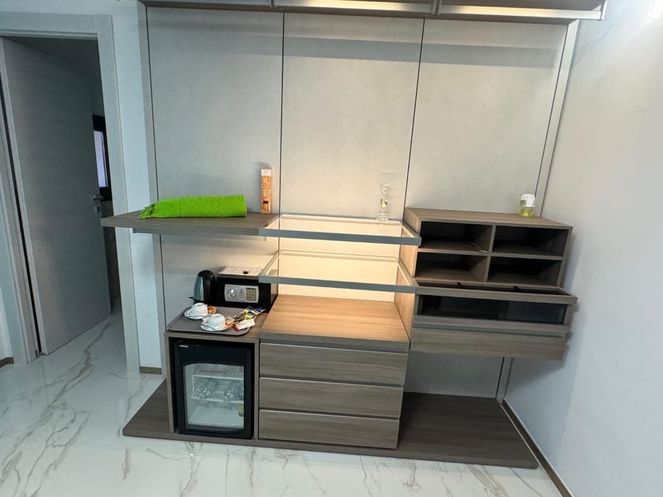 Bedroom, wardrobe