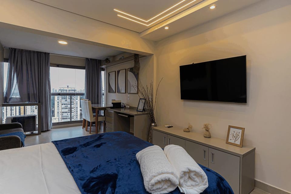 Bed, TV and multimedia, Photo of the whole room, Bedroom, pet friendly, towels