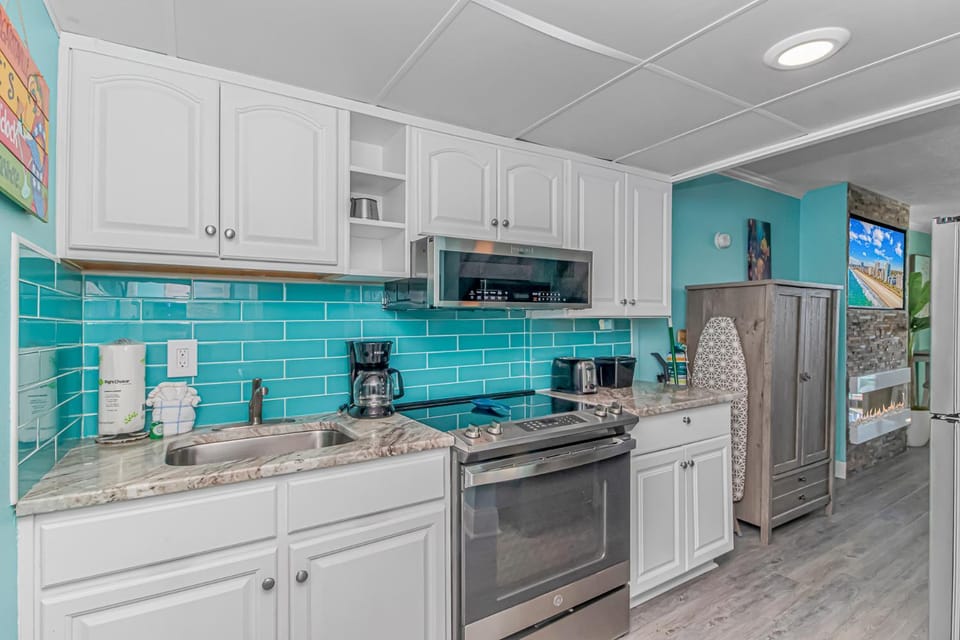 Beautifully Updated King Suite-Immaculate Oceanfront Views-Ocean Reef 1103 House in Myrtle Beach