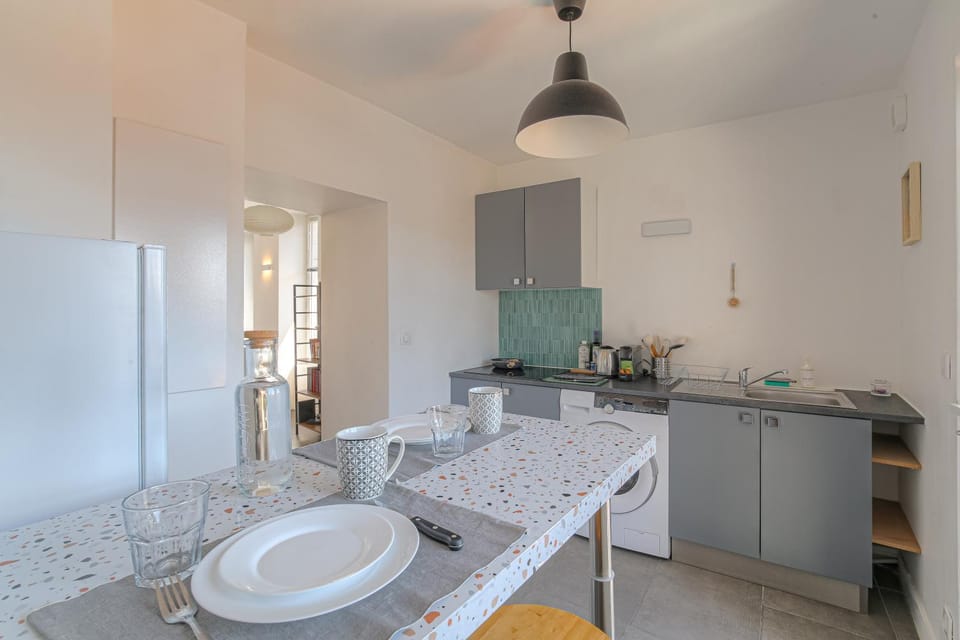 Dining area, stove, washing machine, dryer