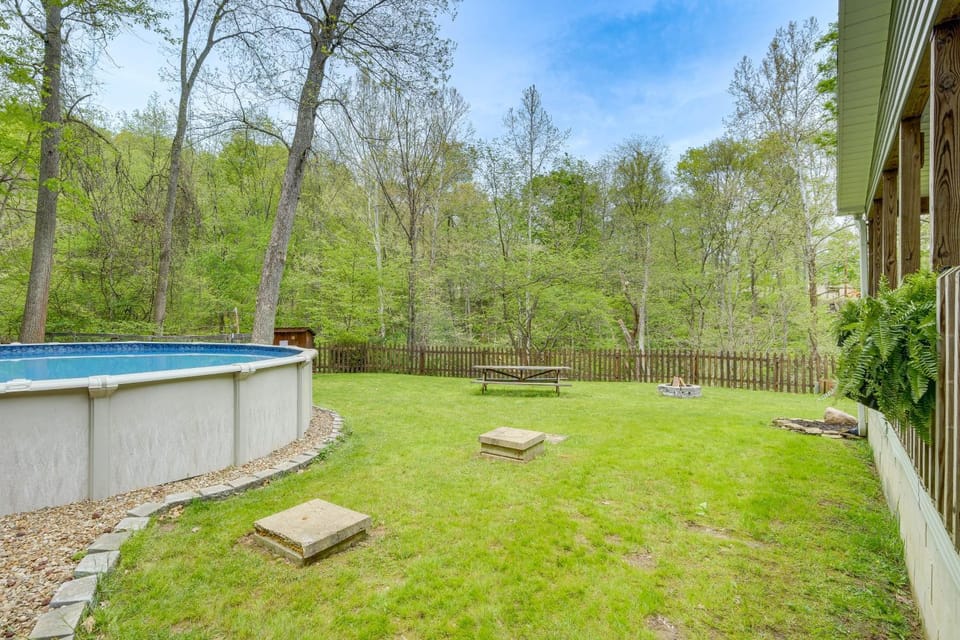 Walk to River Loudonville Retreat with Hot Tub! House in Ohio
