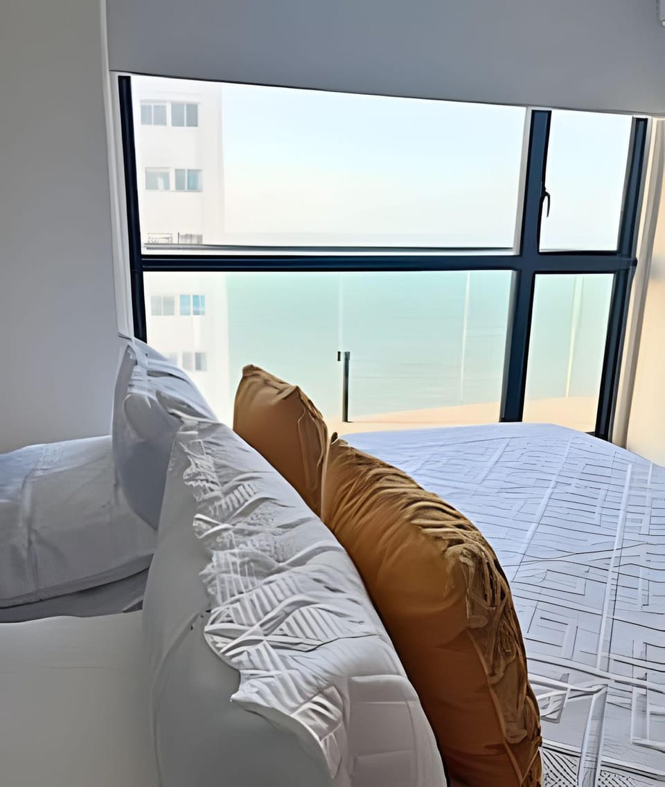 Stuning view to Walled city & Beach, King size bed Apartment in Cartagena