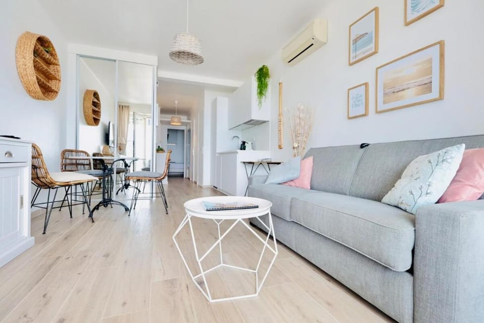 L'impérial - Apt 3 Prs vue mer - Clim - Parking Apartment in Antibes