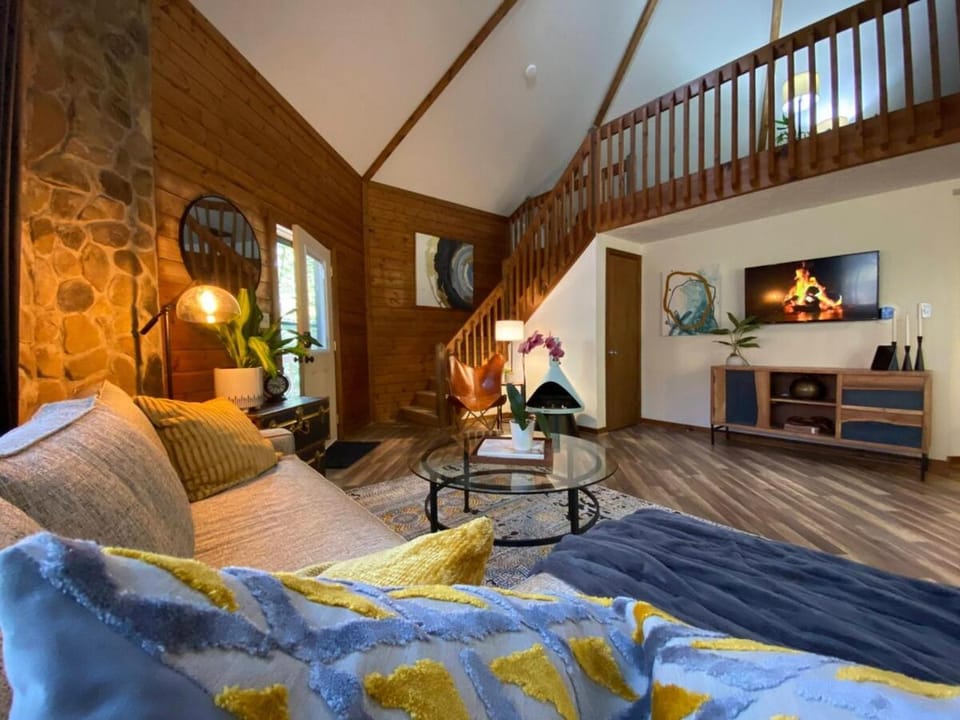 Communal lounge/ TV room, TV and multimedia, Living room, Seating area