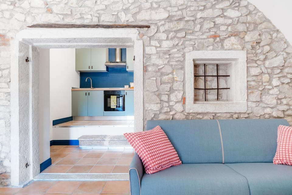 Kitchen or kitchenette, Seating area