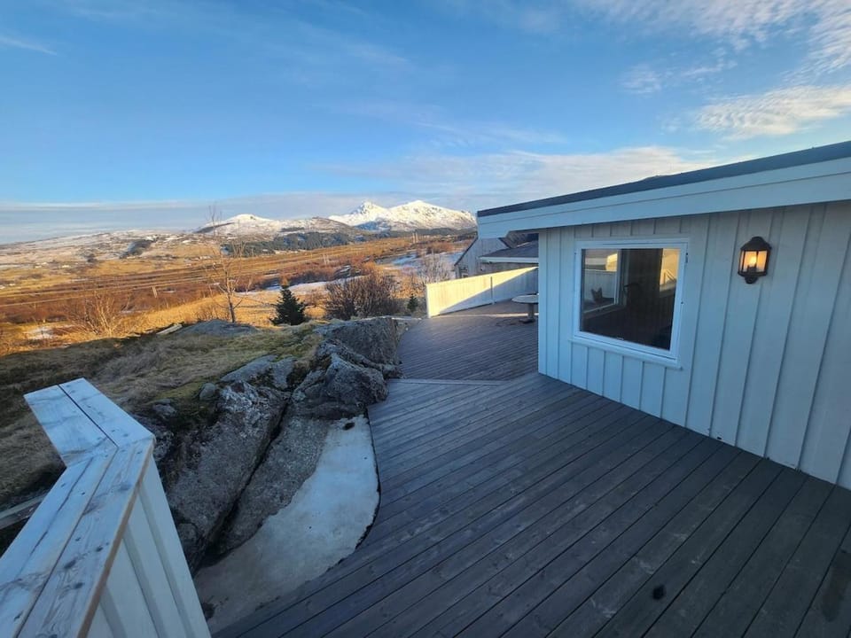 Property building, Day, Natural landscape, View (from property/room), Balcony/Terrace, Mountain view