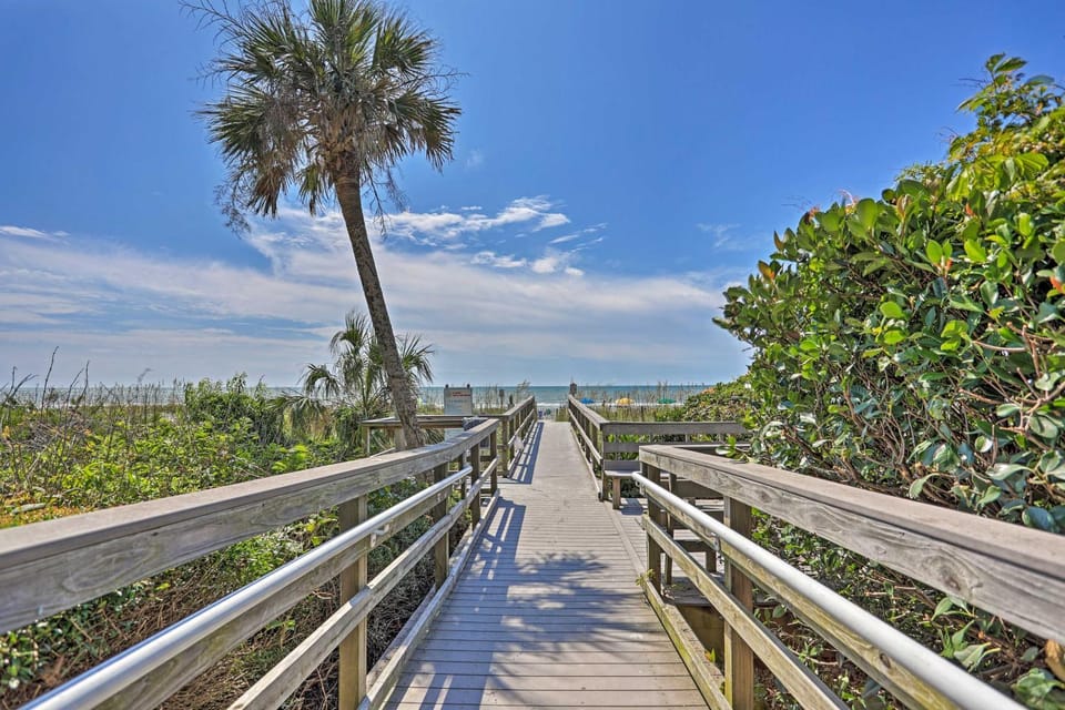 Golden Mile Oceanview Beach Retreat House in Myrtle Beach
