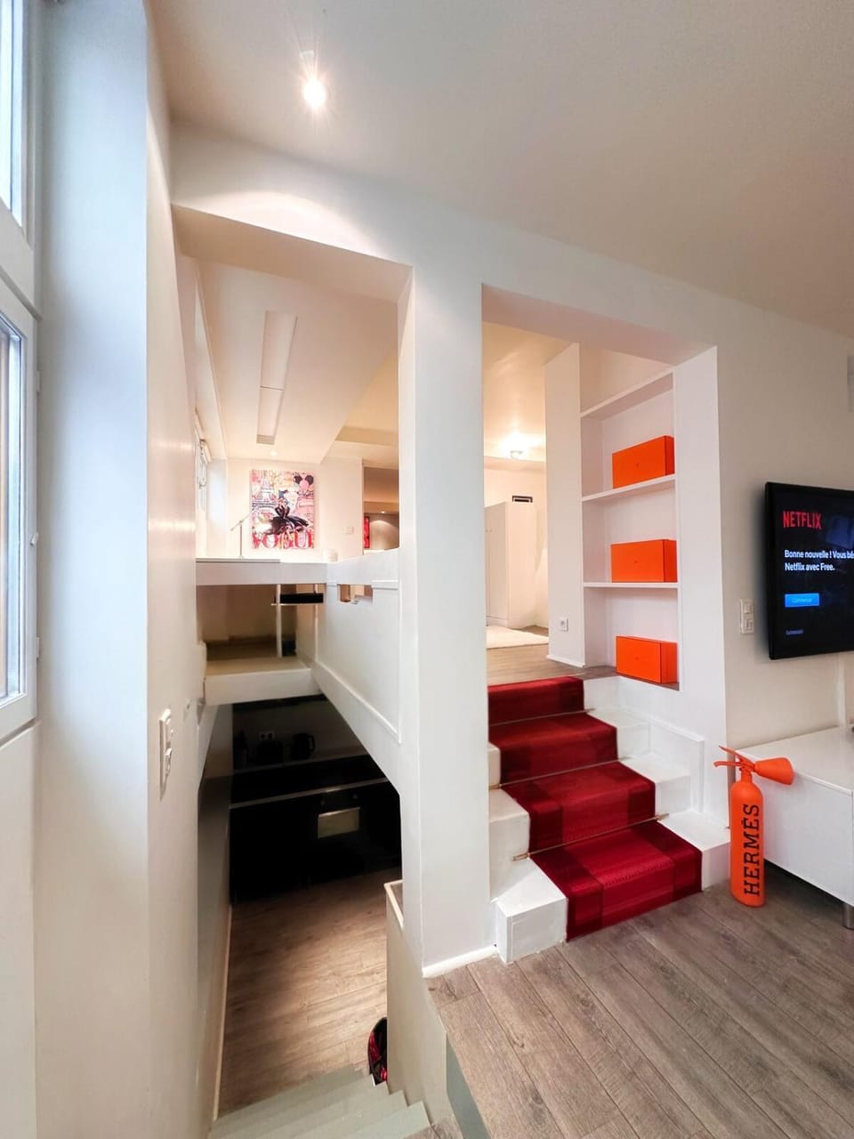Champs-Élysées, Avenue Montaigne Apartment in Paris