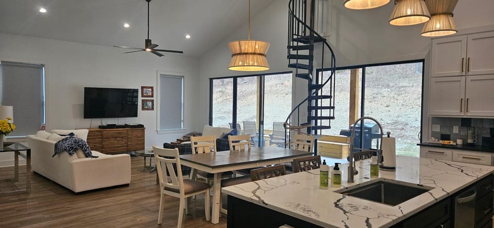 TV and multimedia, Living room, Dining area