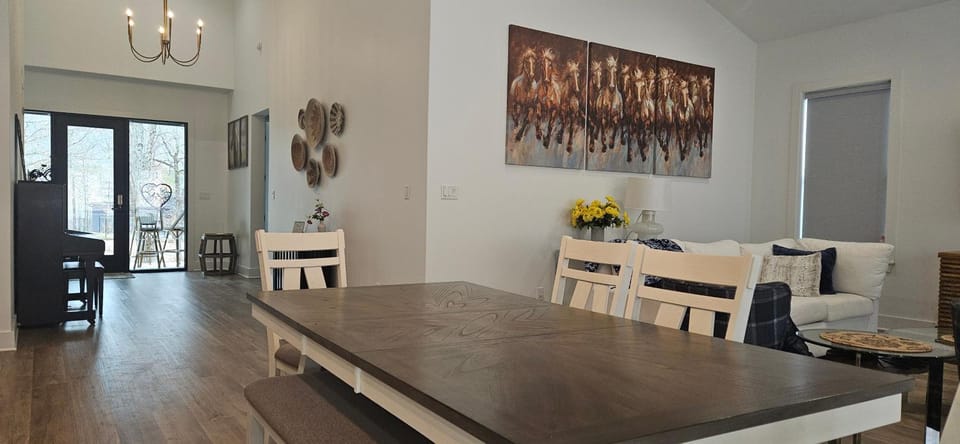 Living room, Seating area, Dining area