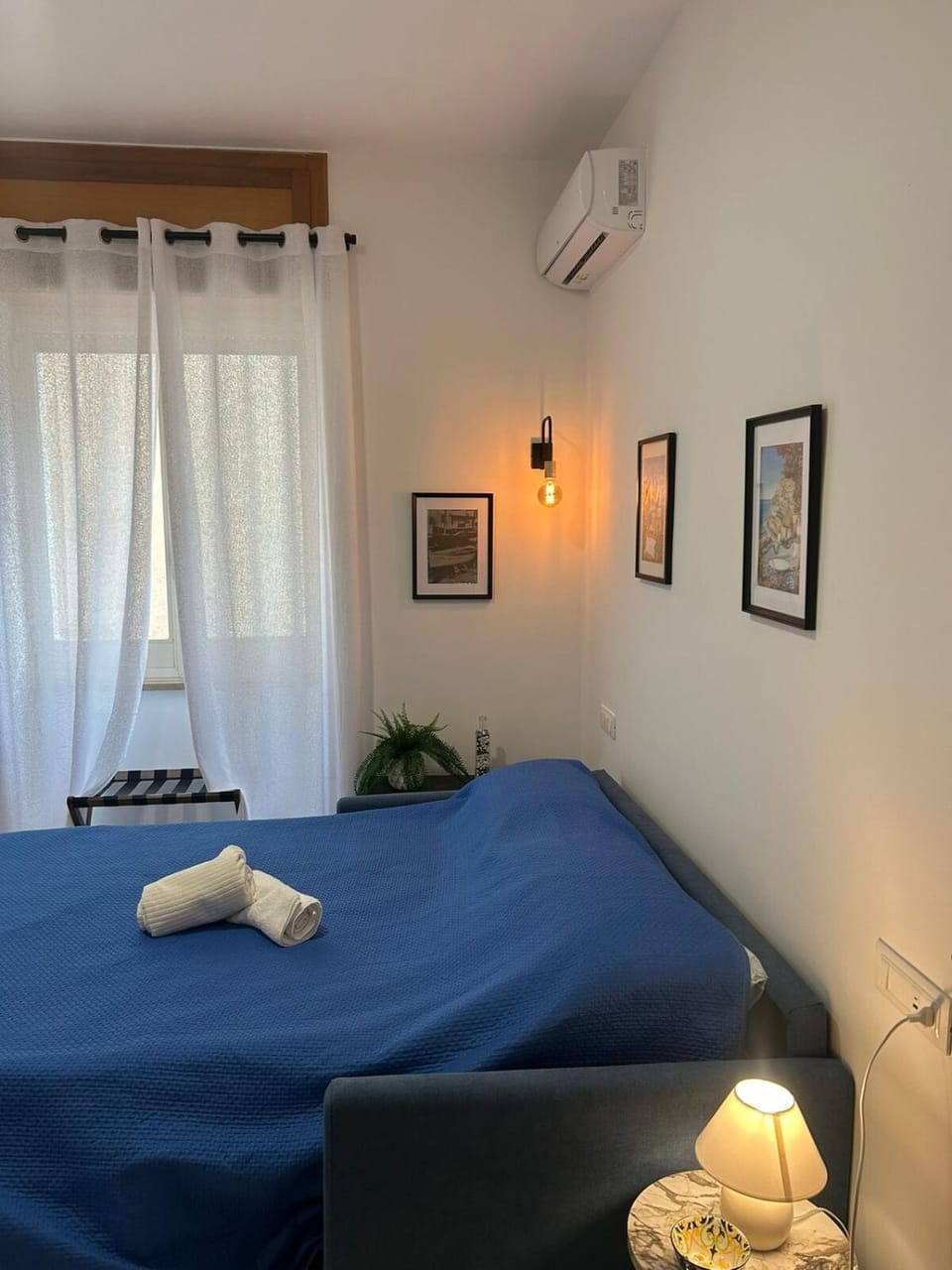 Bed, Bedroom, air conditioner