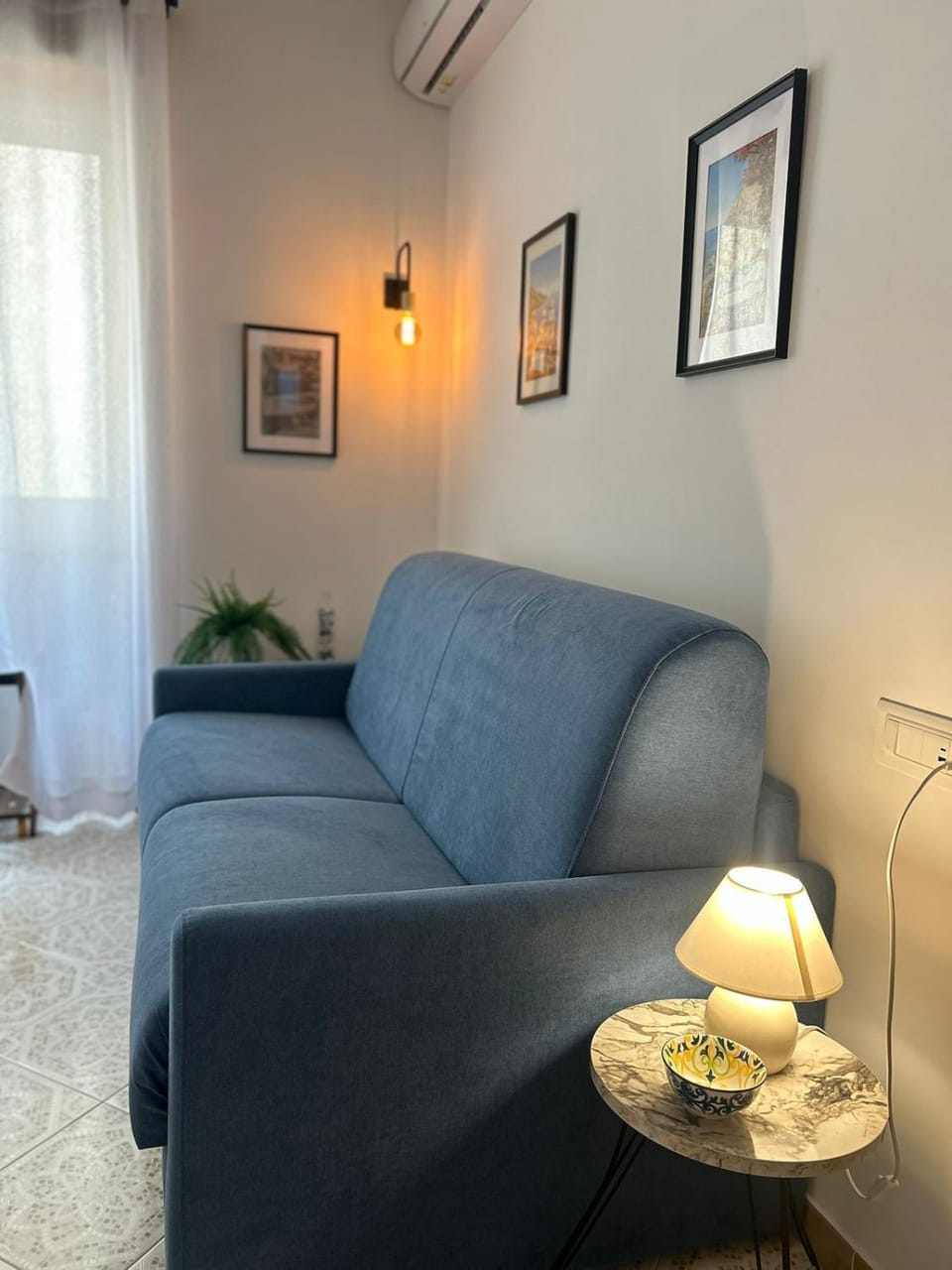 Living room, Seating area, air conditioner