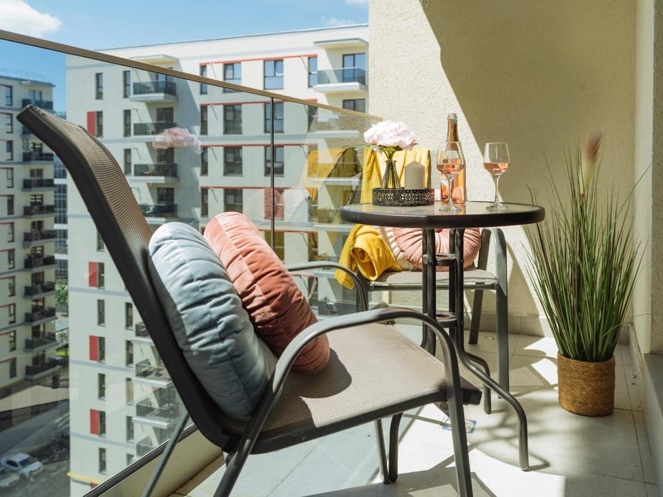 View (from property/room), Balcony/Terrace, Seating area, Dining area