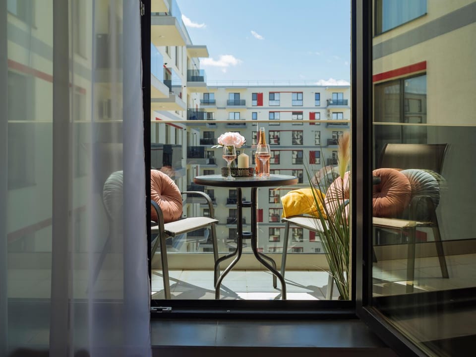 View (from property/room), Balcony/Terrace, Seating area, Dining area